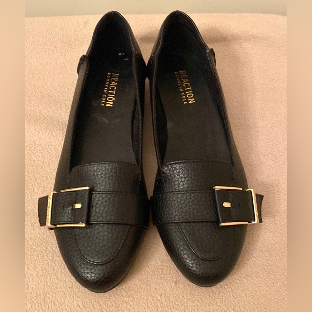Kenneth Cole Reaction Viv Buckle Black Gold SZ 7.5 Designer Chic Textured Flats